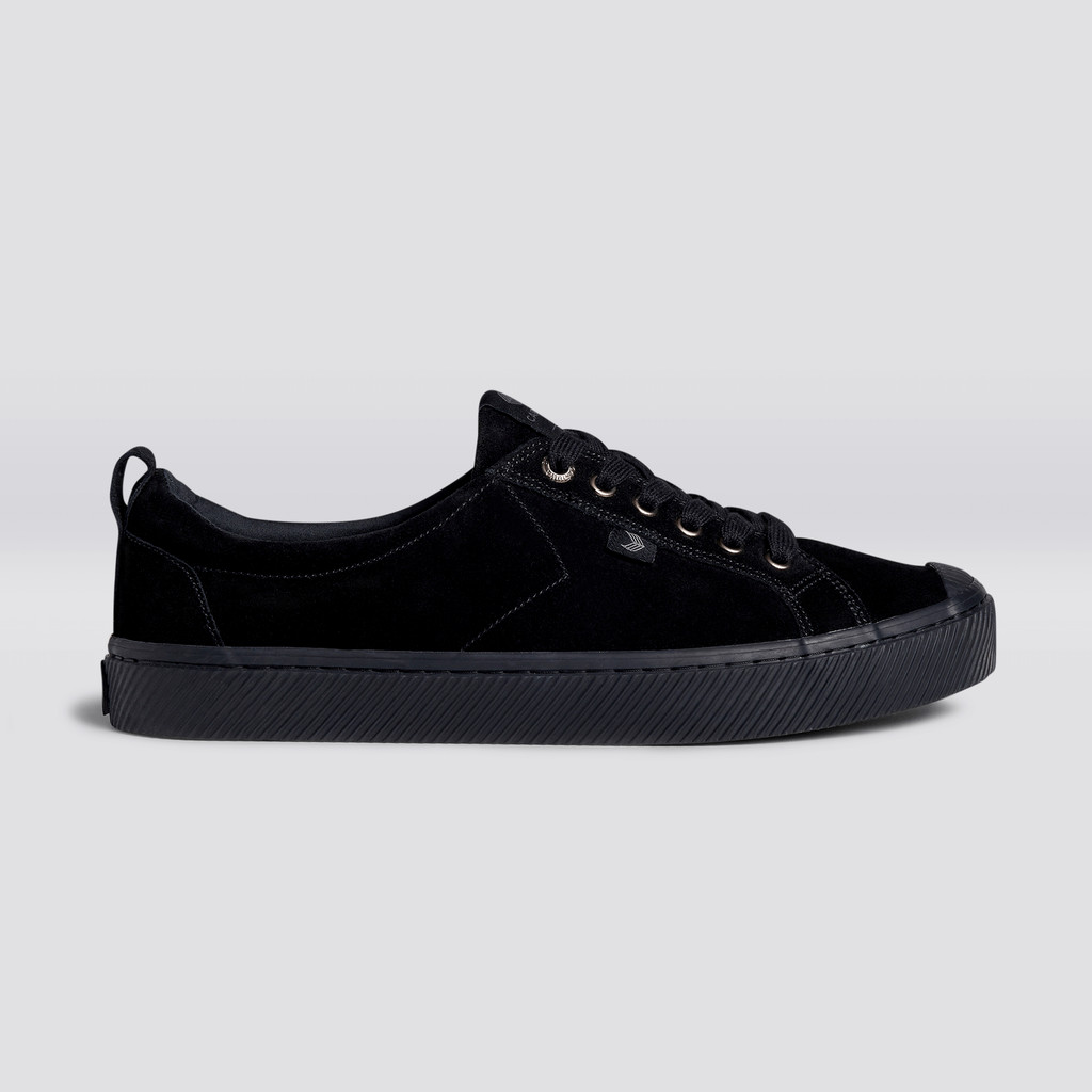 OCA LOW ανδρικα Cariuma Low Top Suede μαυρα | 8403GZQXO